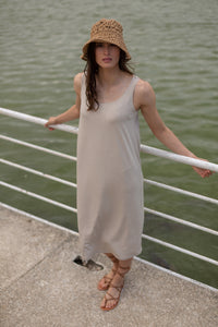 Vestido básico beige